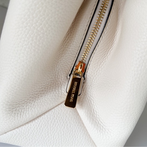 Michael Kors Christina LG Shoulder Bag Light Cream main image 1